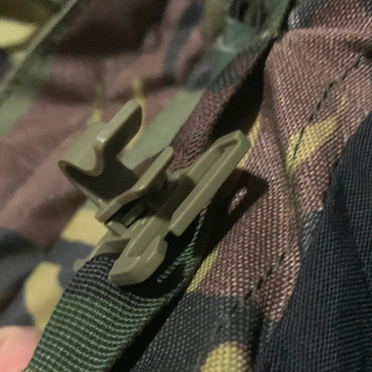 Shoulder Retention Clip For Water Bladders / Camel Backs