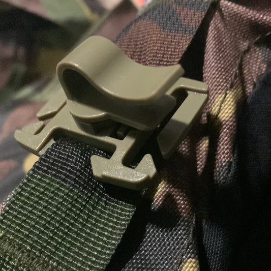 Shoulder Retention Clip For Water Bladders / Camel Backs