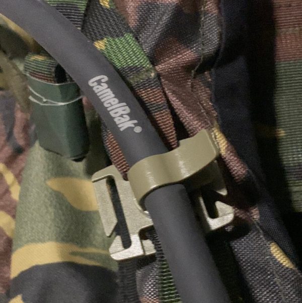 images Shoulder Retention Clip For Water Bladders / Camel Backs